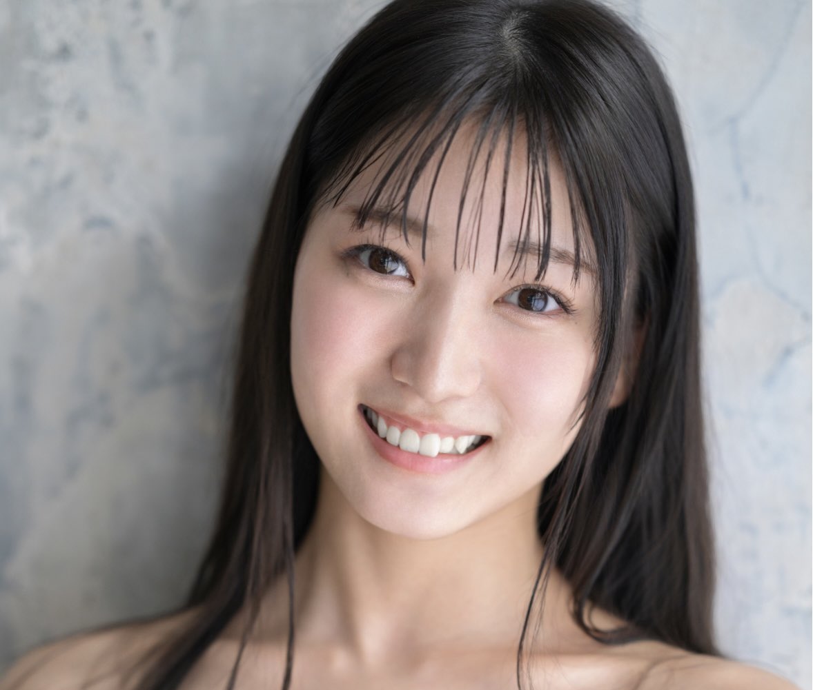 初美なのか 笑顔 かわいい 現役女子大生 デビュー