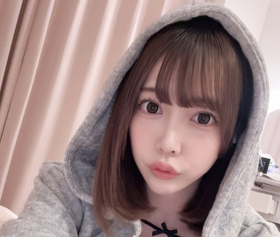 星野ねね AV女優 エロい 唇 キス