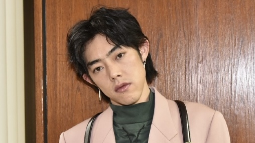 吉村界人 ベッドシーン ラブシーン キス エロい 濡れ場